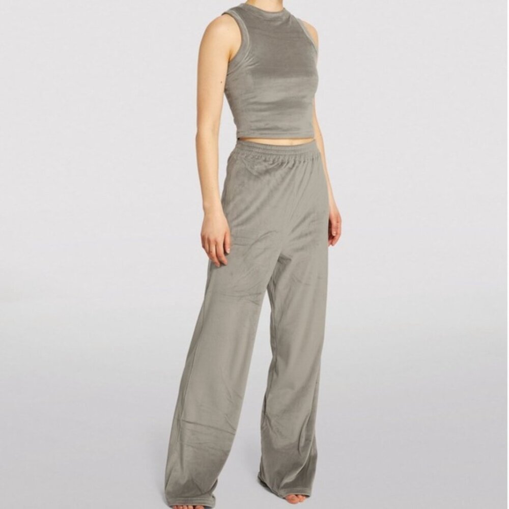 SKIMS Gray Velour Wide Leg Jogger Pants Sweatpants Pull-on size XL Lounge Soft